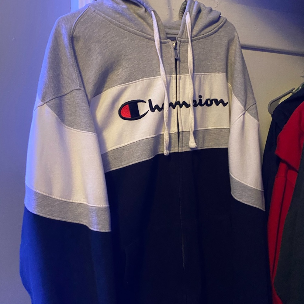 Men’s Champion zip up hoodie